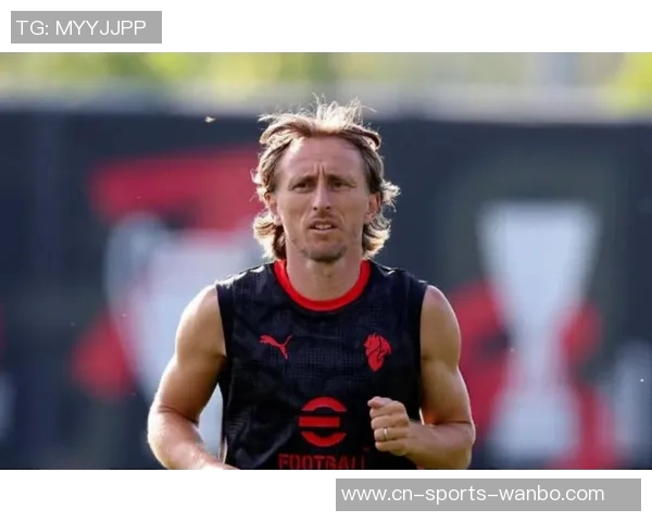 莫德里奇与拉比奥特训练勤奋米兰队员再无迟到现象 莫德里奇与拉比奥特训练勤奋米兰队员再无迟到现象