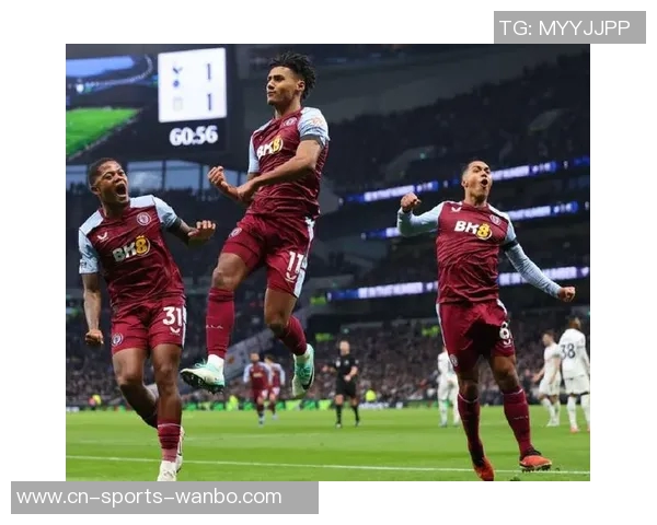 费迪南德称赞拉门斯在对桑德兰的表现增强全队信心展现稳健风范