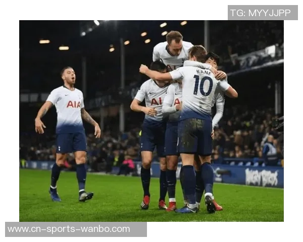 加利在热身时专注分析对手站位球迷欢呼未能分散他的注意力 加利在热身时专注分析对手站位球迷欢呼未能分散他的注意力